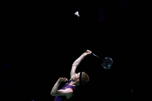 如何选择合适的室外羽毛球场地材料？