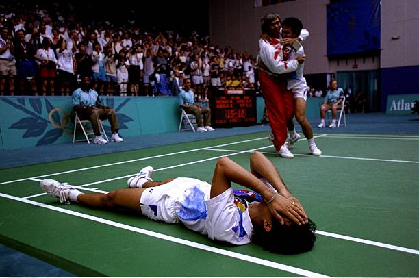 单打VS双打站位差异：羽毛球比赛中的核心战术解析