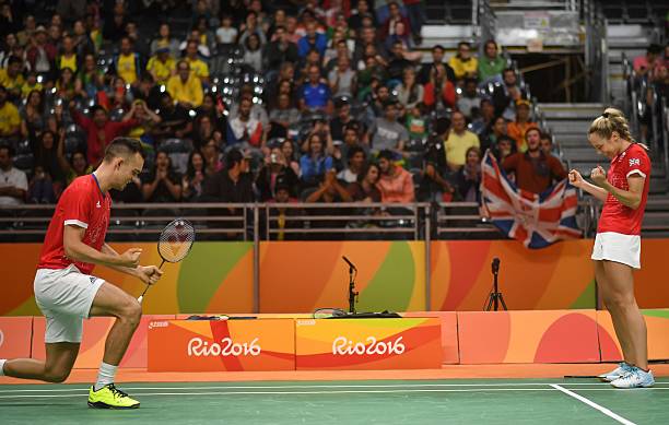 如何为10岁孩子挑选合适的羽毛球拍？家长必看！