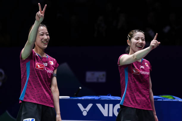 500元 vs 2000元：专业羽毛球拍的价格差距在哪里？