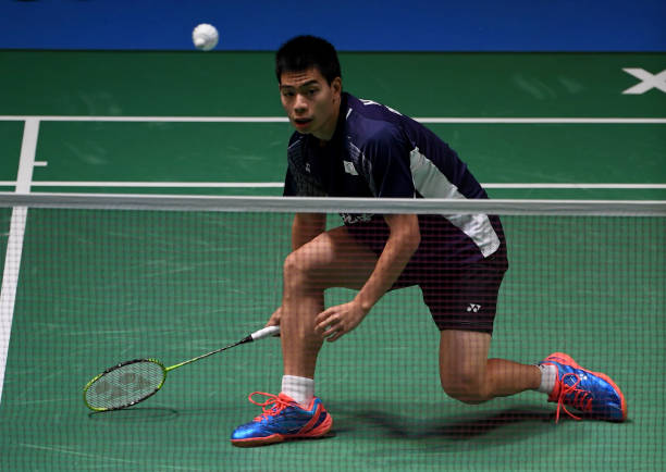 羽毛球双打发球区边界：站位与发球限制