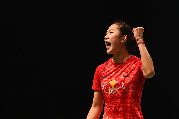 羽毛球停留时间与球速控制的科学原理