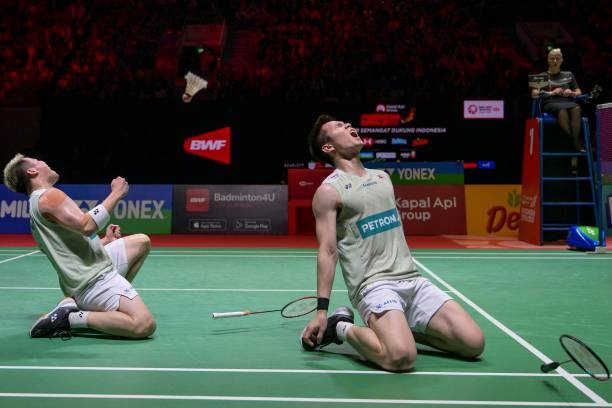 亲子运动日记：和爸爸打羽毛球的欢乐时光