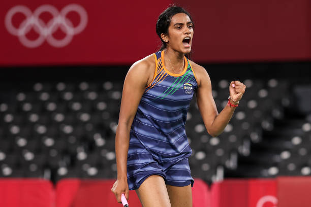 羽毛球发球常见错误纠正 - 专业教练手把手教学