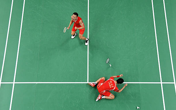 羽毛球捡球技巧：如何优雅又高效地捡球？