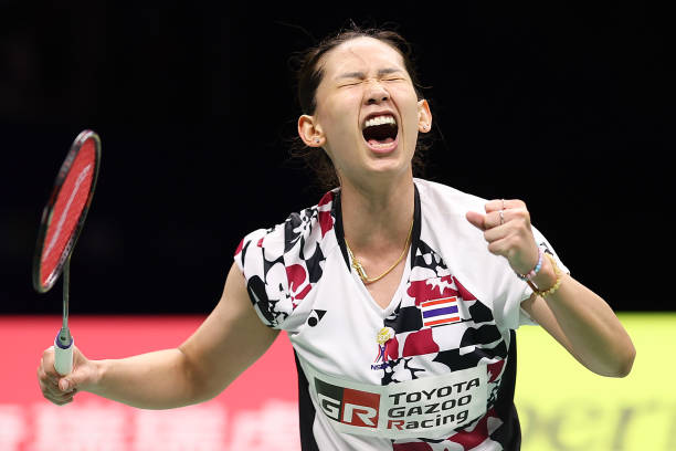 专业教练示范：儿童羽毛球正手发球5步速成法