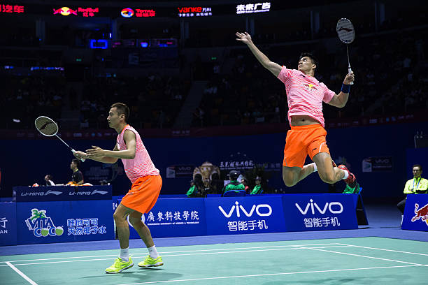 打好羽毛球的第一步：正手握拍的动作分解与练习方法