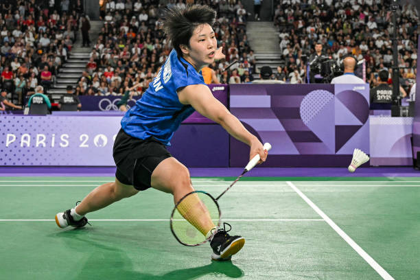 羽毛球馆可以租借球拍吗？费用是多少？