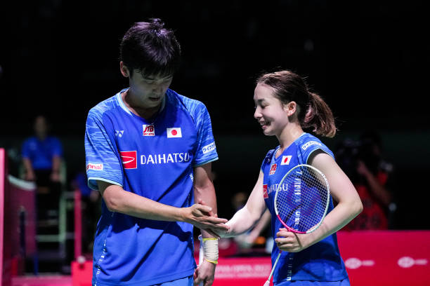 羽毛球发球技巧大全：高远球、短球、平快球图解教学