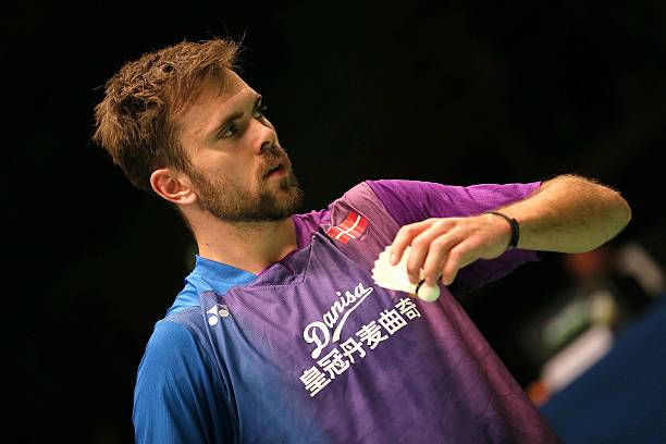 羽毛球拍与球的奥秘：小学生入门知识