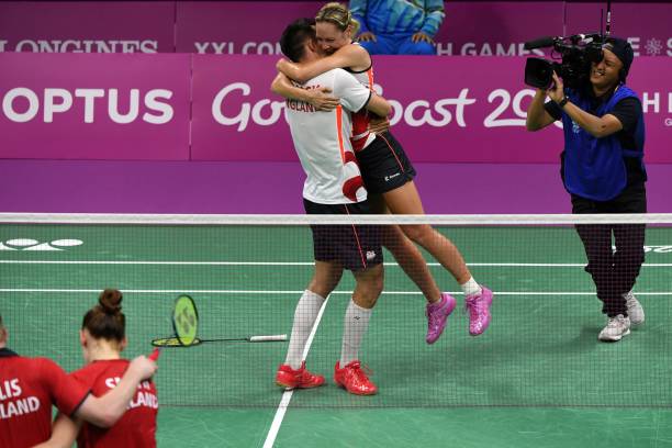 避免犯规！羽毛球双打发球不能越过这条线