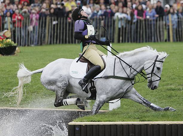 掌握高远球的四大要领：从准备到收拍的完整动作解析