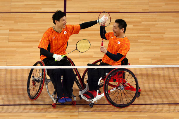 羽毛球比赛规则2021版：发球、换边、计分全攻略