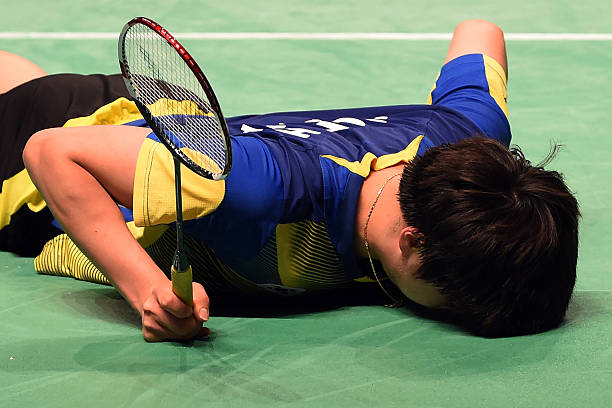 羽毛球扣杀的力量来源：手腕、腰腹与腿部如何协调