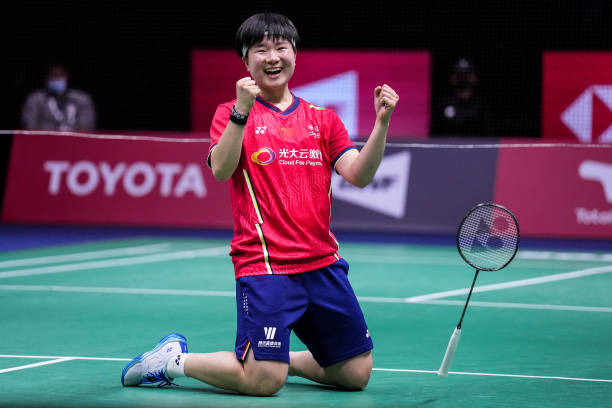 羽毛球装备指南：球拍、球与服装的选择