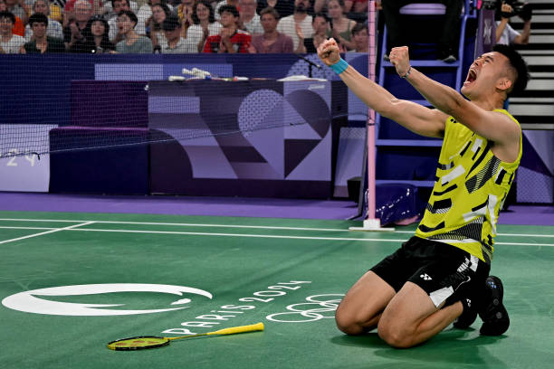 羽毛球场地简图：网高与发球区规范