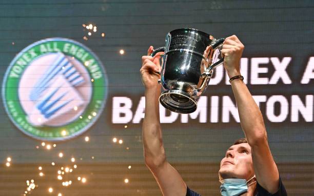 尤尼克斯哪款羽毛球耐打又稳定？