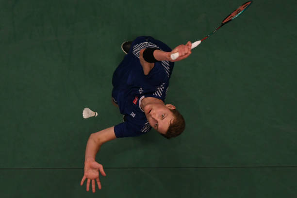 Yonex 100 ZZ羽毛球拍评测：速度与力量的完美结合