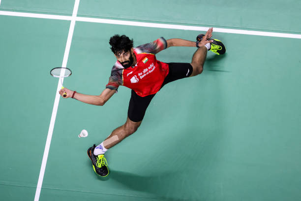 羽毛球拍穿线费用指南：从几十到几百，怎么选？