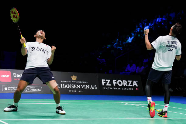 羽毛球场地边界线：单打窄还是双打宽？