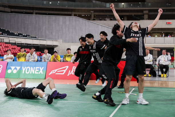 羽毛球初学者必学：发球基本动作分解