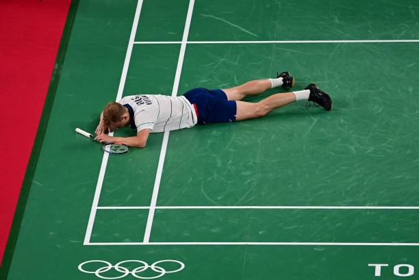 羽毛球场地边界线详解：单打与双打规则图解