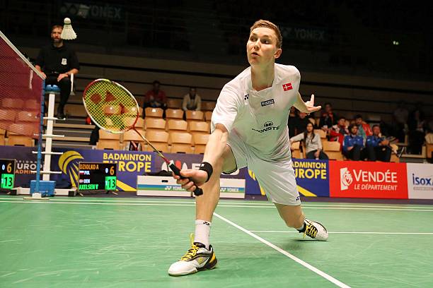 羽毛球发球进阶技巧：图解如何提升发球速度和精准度