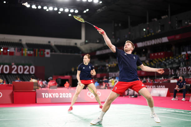 羽毛球发球术语中的常见错误及纠正方法