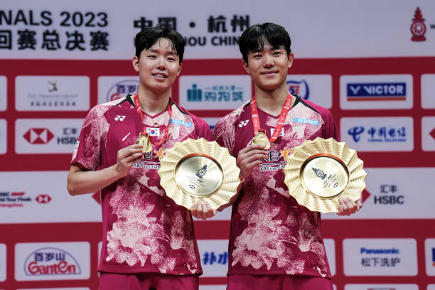 少儿羽毛球技巧大全 - 从握拍到比赛（高清教学）