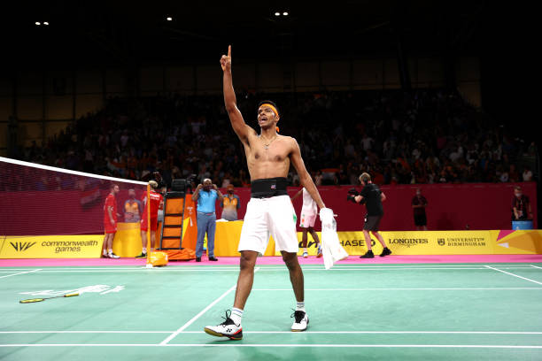 李宁单拍羽毛球拍的优势：碳纤维科技与精准控球