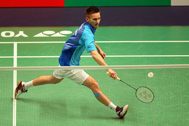 羽毛球双打站位误区：单双数站位常见错误与纠正方法