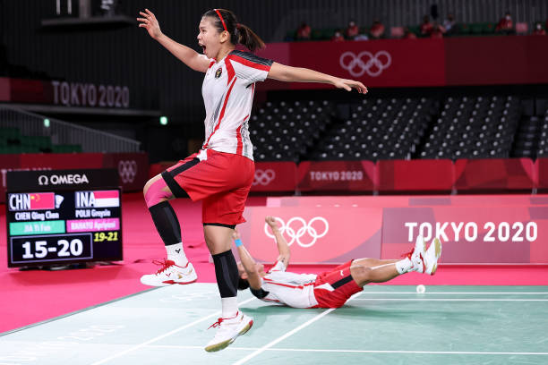 新加坡羽毛球公开赛：骆建佑主场作战精彩表现