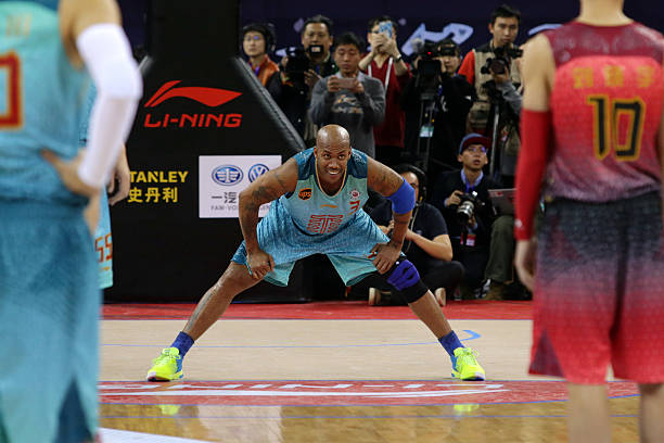 对比分析：雄鹿队标志与其他NBA球队的设计差异