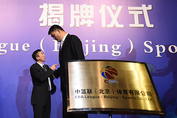 篮球场上走路姿势的背后：运动习惯对身体的影响