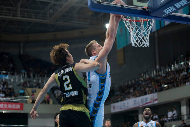 麦迪的35秒13分神迹：NBA史上最伟大时刻之一