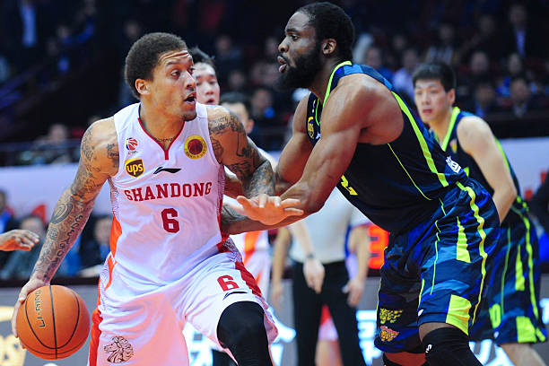 投篮技术精讲：手部、肘部和身体协调动作分解