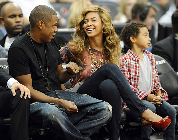 篮球比赛中的技术犯规、进攻犯规与防守犯规详解