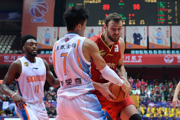 助攻榜排名预测：谁能最终登顶本赛季助攻王？