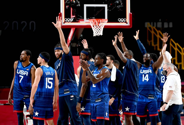 球探篮球即时比分：实时赛况与球员表现一览