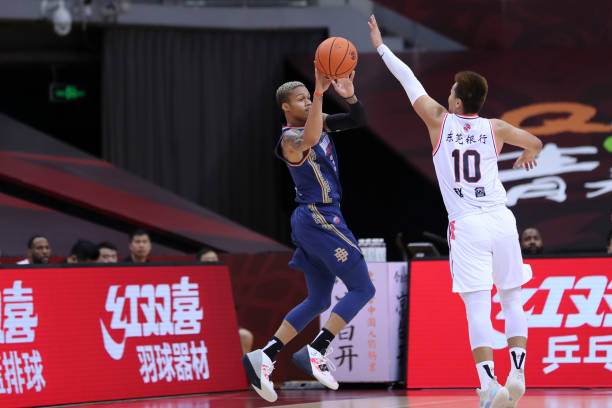 中国男篮亚洲杯12人名单正式公布，周琦领衔出征