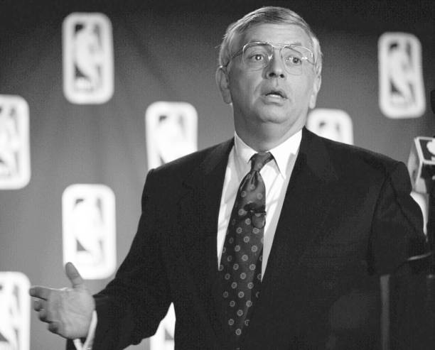 篮球队伍职位全解析：从球员到教练的完整架构