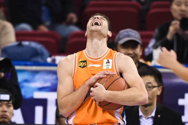 标准篮球场地的尺寸是多少？