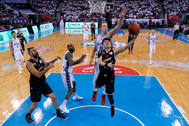 现代篮球控卫打法演变：从传统到双能卫