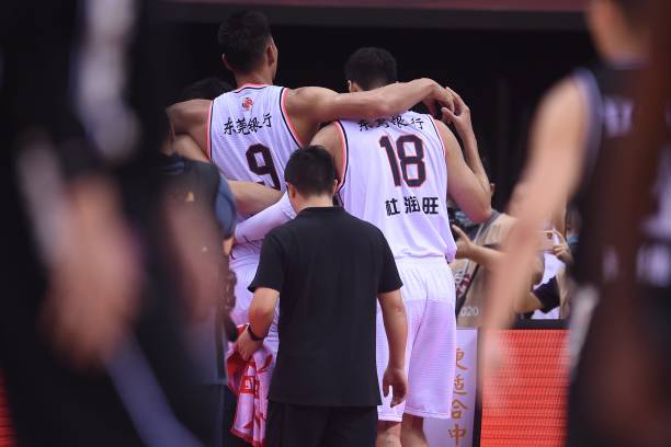 篮球小前锋基本功教学：从入门到精通