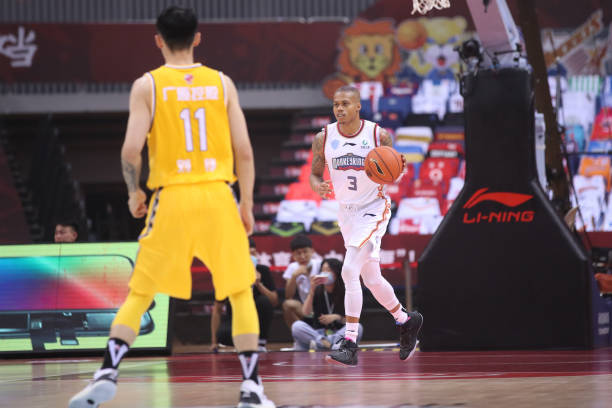 如何测量篮球场的实际面积？