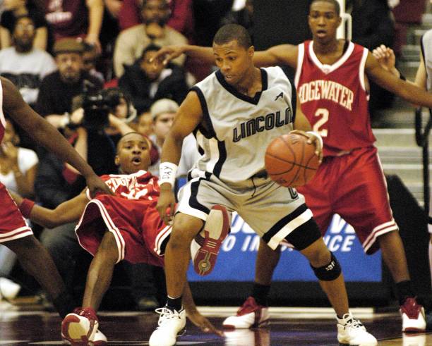 北京首钢vs浙江广厦季前赛集锦：激烈对抗引爆全场