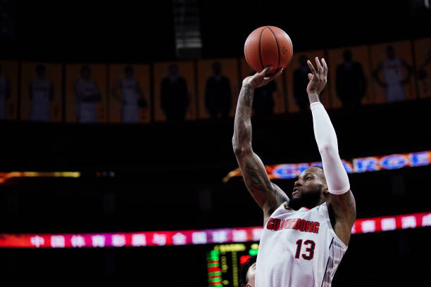 篮球基因的强大：解析洛佩兹兄弟的身高与职业生涯