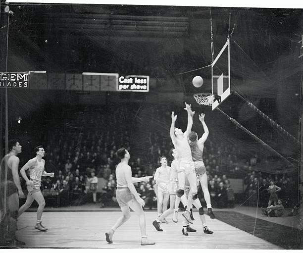 深度点评：篮球直播吧回放中的经典比赛战术分析