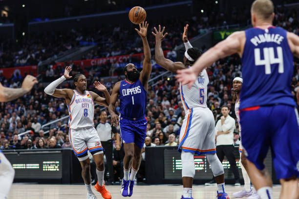 如何正确测量初中学校篮板的高度？