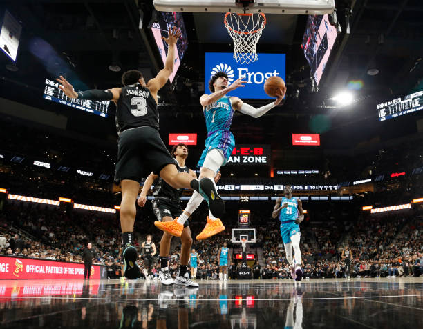 投篮练习指南：从基础动作到完美弧线的进阶之路